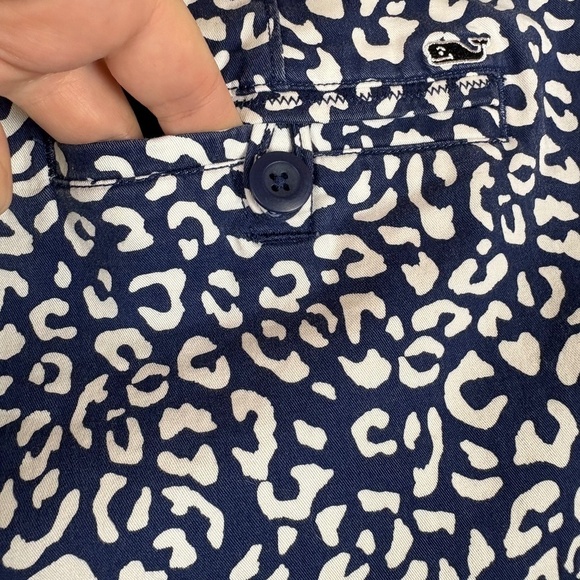 Vineyard Vines Blue/White Animal Print Shorts; Size 12 - Picture 10 of 13